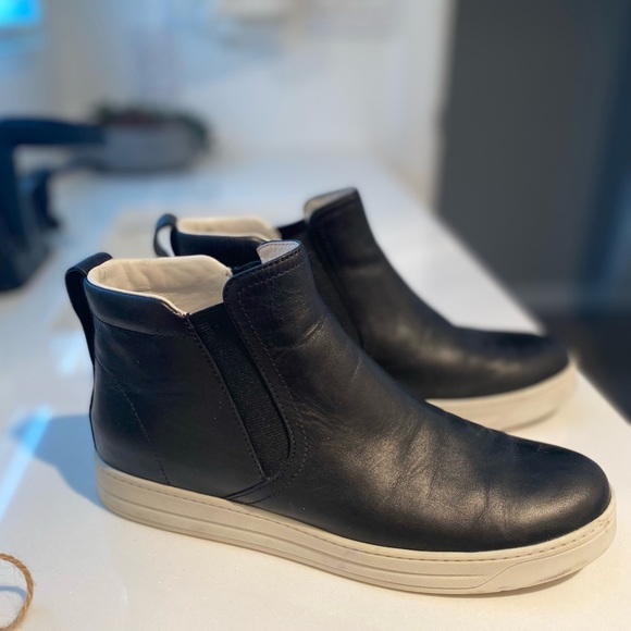 Prada boots. Hand stitched -Black and white leather. - Picture 1 of 4